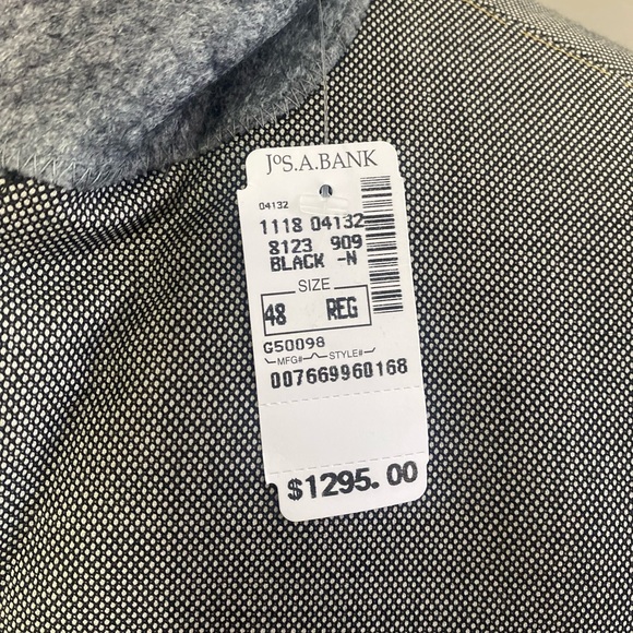 Suit 48 regular 2 pieces Jos A bank 100 wool super fine price is negotiable - Picture 2 of 6